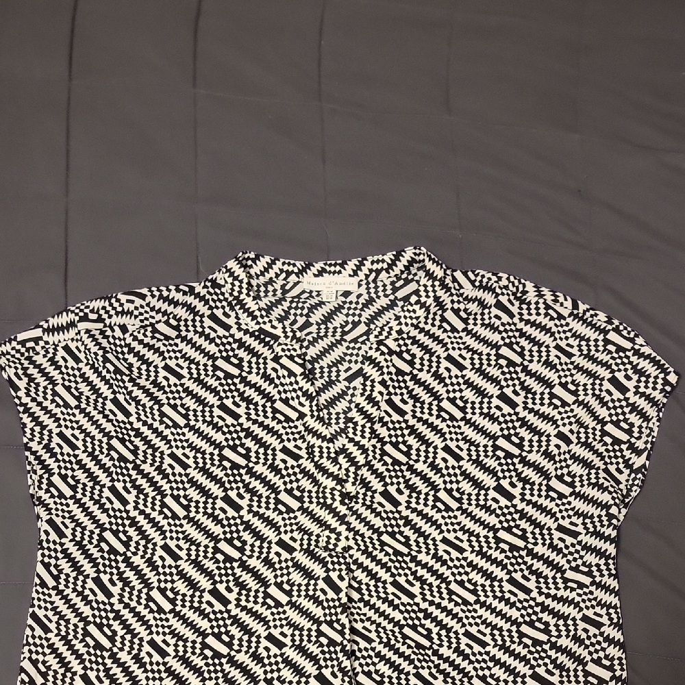 Maison D Amelie Black & White Geometric Short-Sleevr